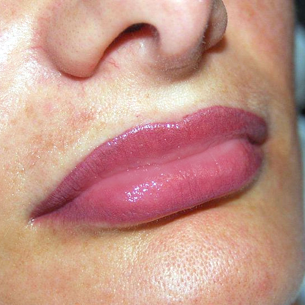 Permanent makeup lip colour